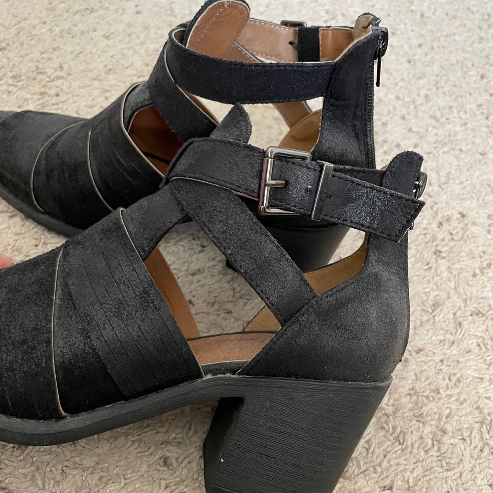 BLACK BOOTIES - Picture 2 of 4